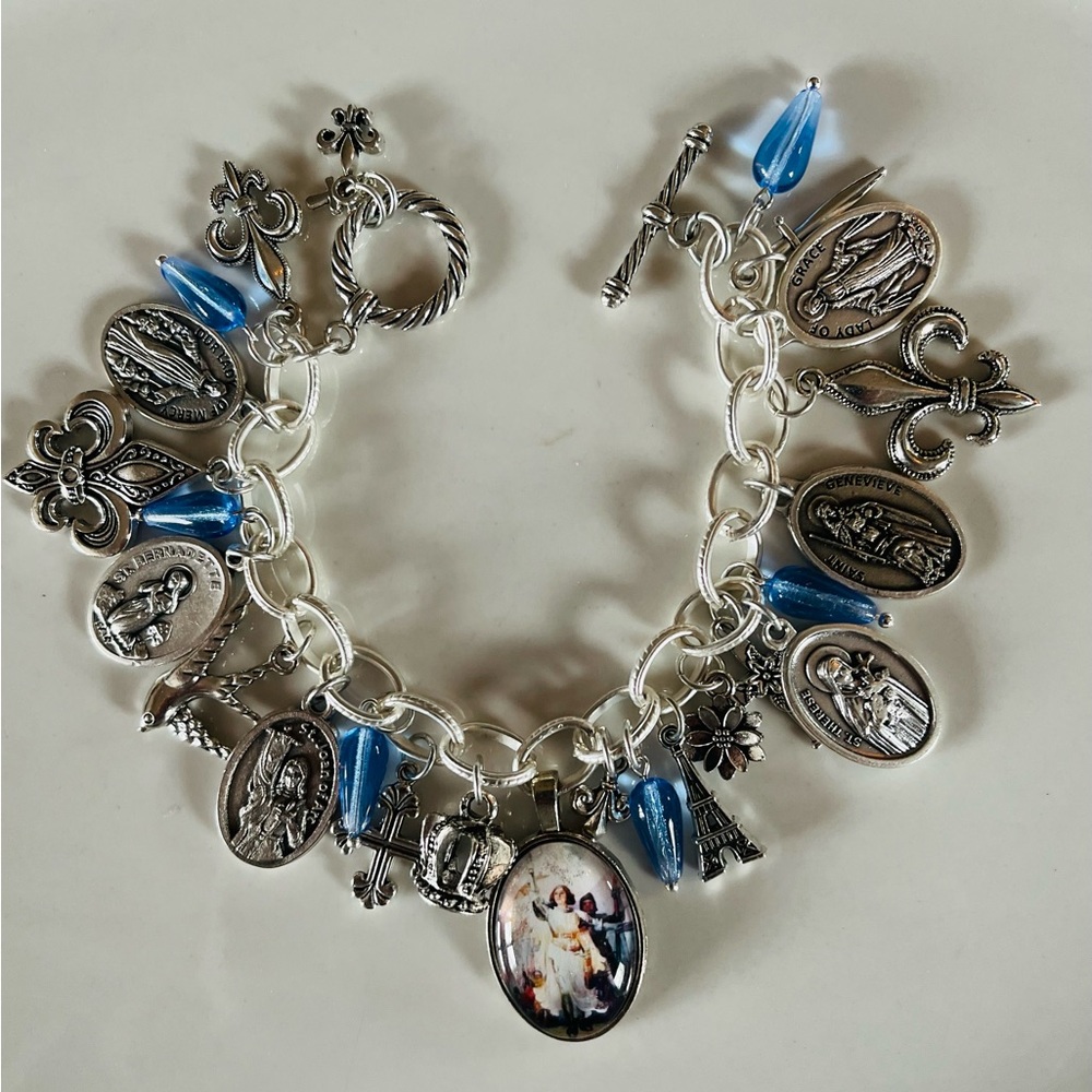 Charm Bracelet Joan of Arc, French Saints, Vintage Czech Glass - Picture 14 of 15